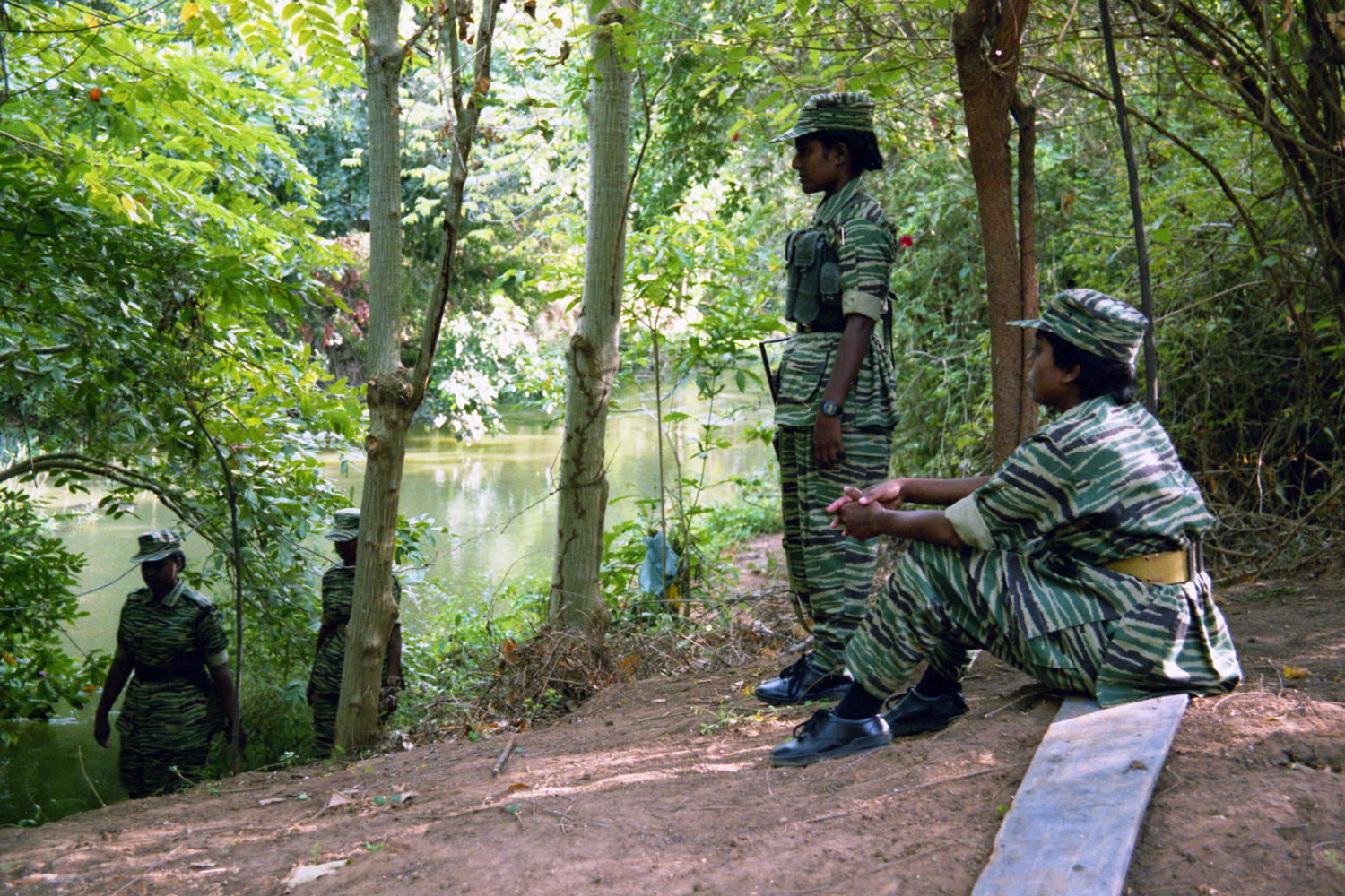 Women of the Liberation Tigers of Tamil Eelam. CC-BY Salix Oculus via Wikimedia Commons